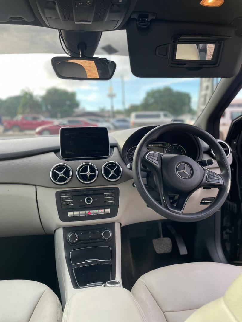 Mercedes Benz B180 Dashboard